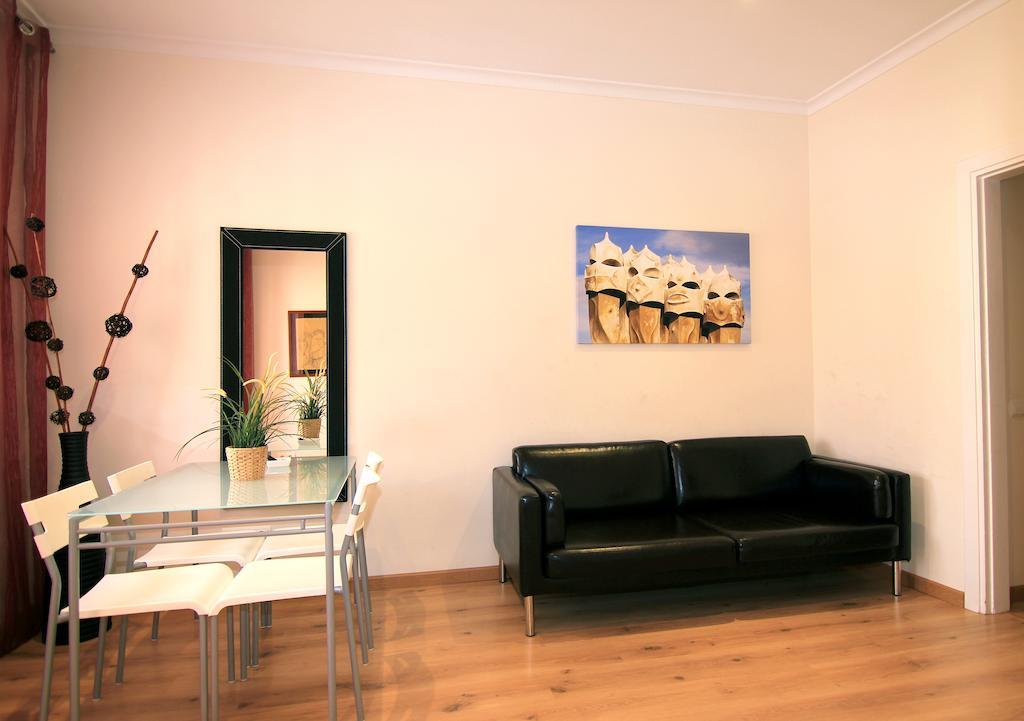 Classbedroom Gaudi Apartments Barcelona Room photo