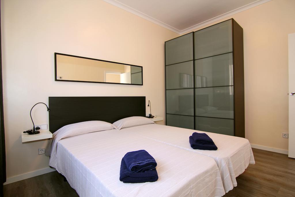 Classbedroom Gaudi Apartments Barcelona Room photo